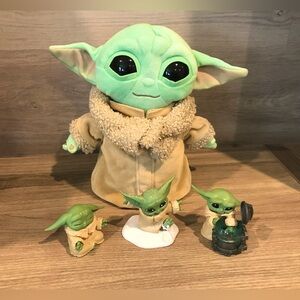Baby Yoda Plush / Stuff  Toy & 3 small Baby Yoda  figures